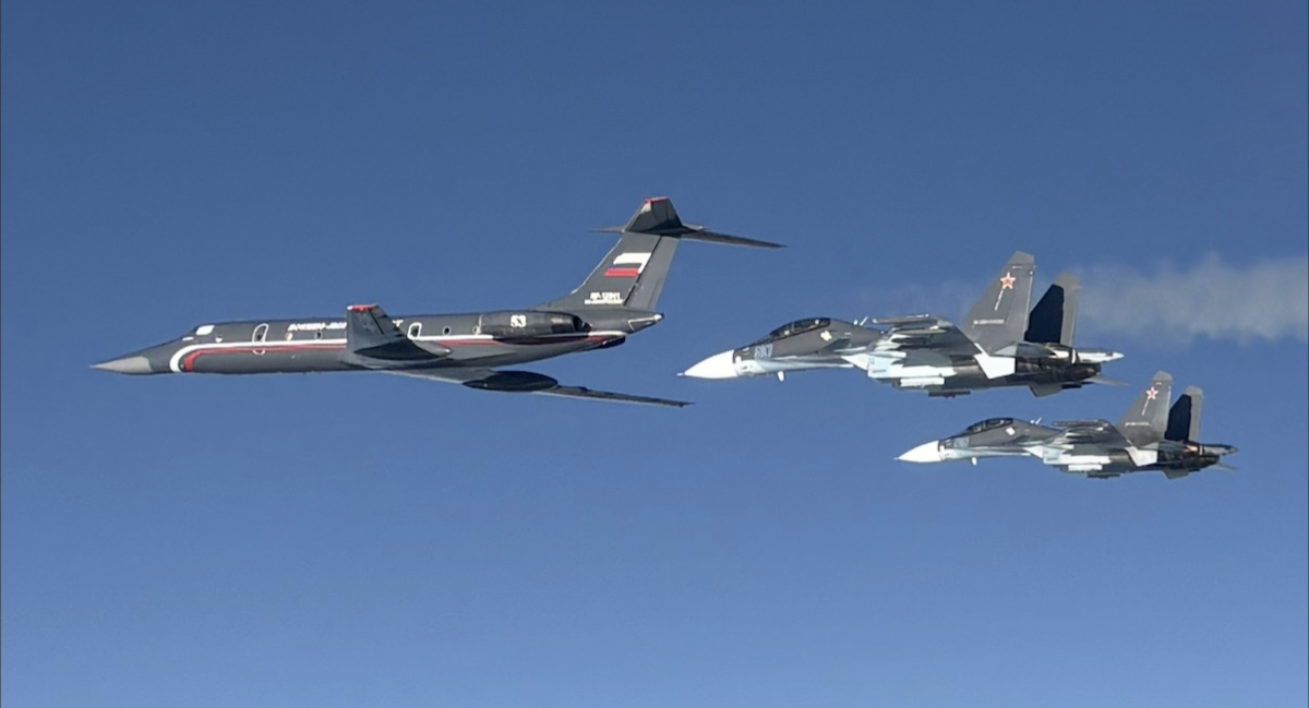 Italienske Eurofighters opfanger det sjældne specialfly Tupolev ‘Black Pearl’