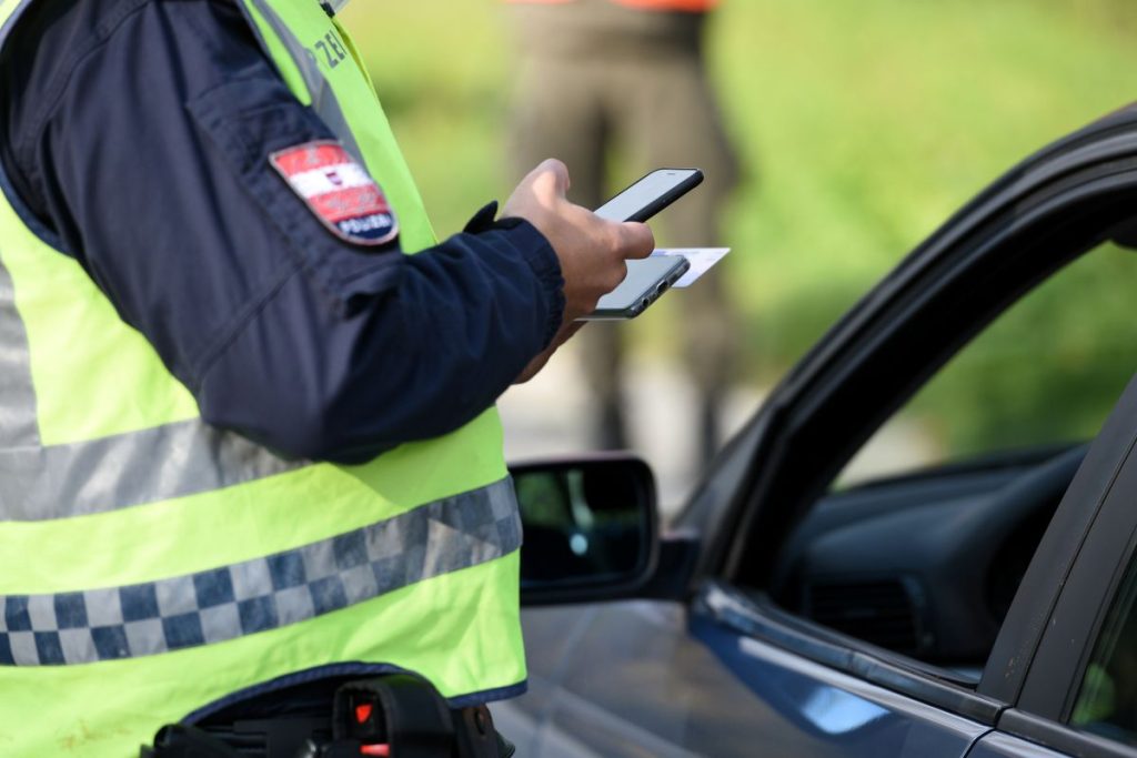 22 ugers ventetid: Nu sættes hæren ind til køreprøver