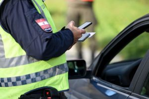 22 ugers ventetid: Nu sættes hæren ind til køreprøver