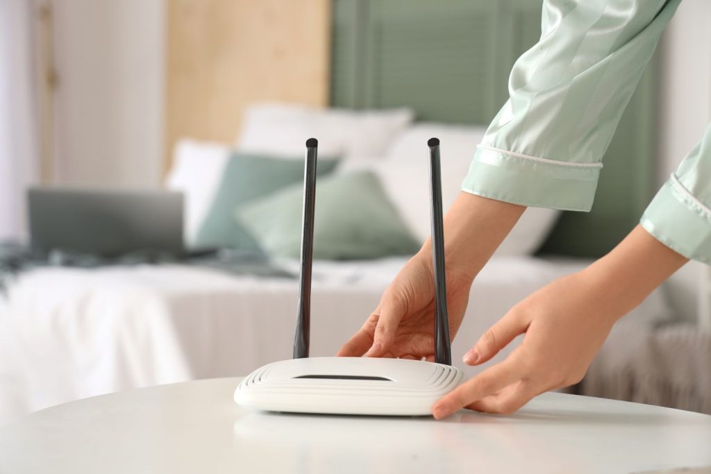 Why you should never turn off your WiFi router at night