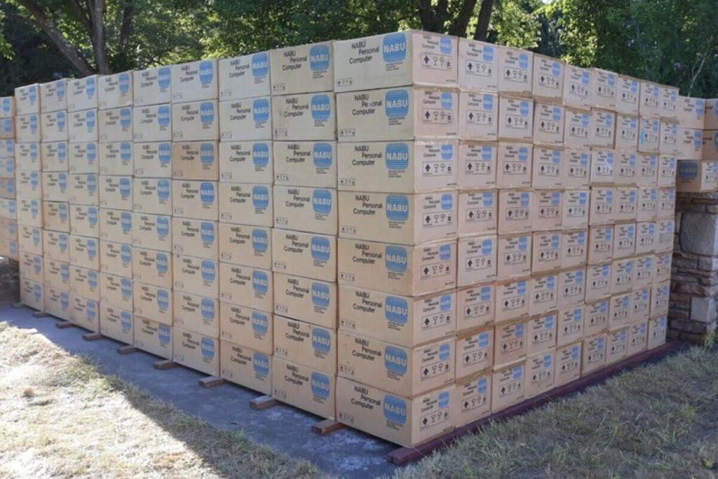 2.200 computere fundet i et skur efter 23 år: Så meget blev de solgt for