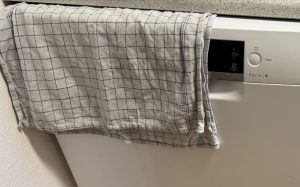 Derfor bør du smide et viskestykke i din opvaskemaskine