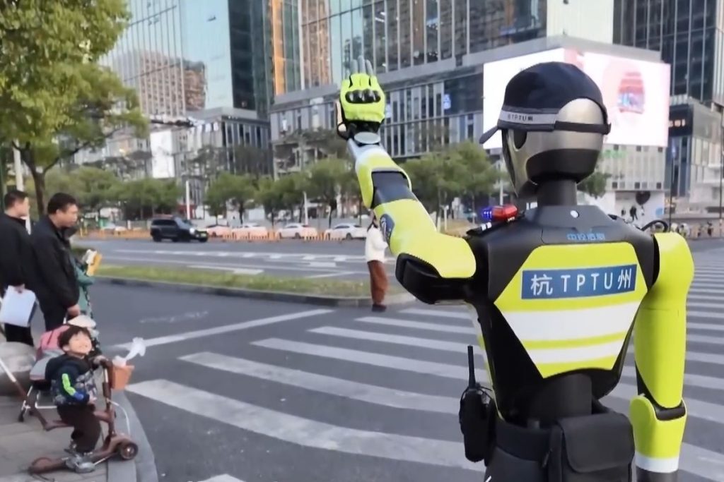 Watch it here: China has its first “Robocop”