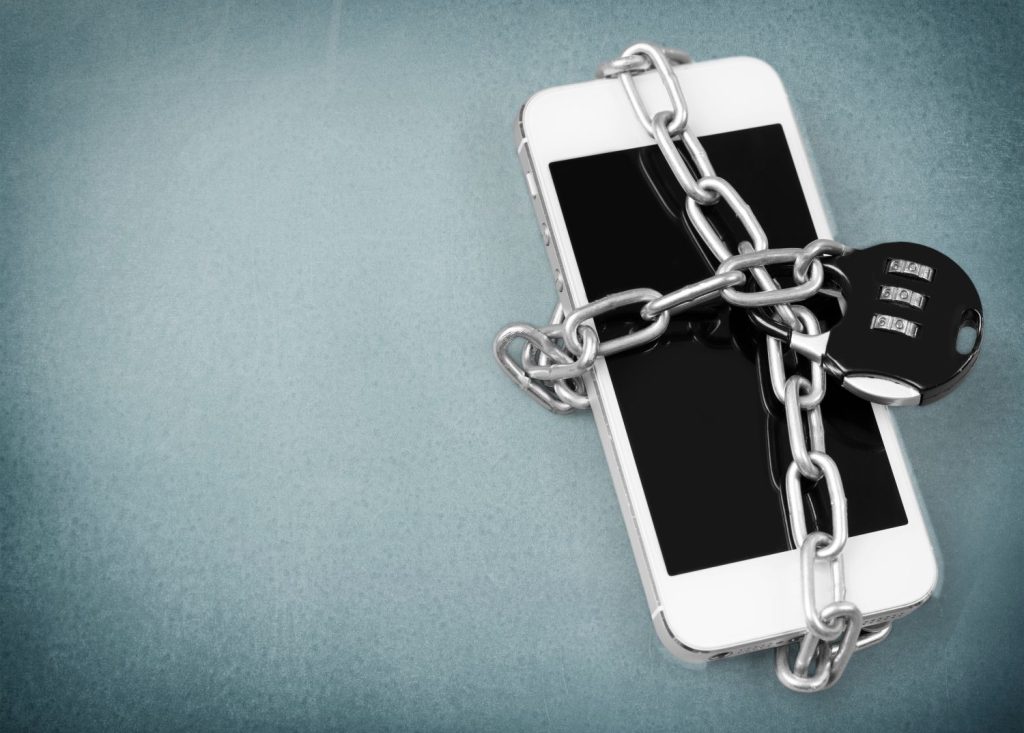 Experts warn all iPhone and Android users: lock your phone immediately