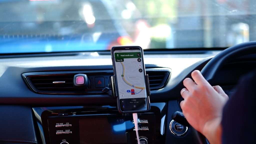 Sådan kan du få Google Maps til at advare dig mod fartkontroller