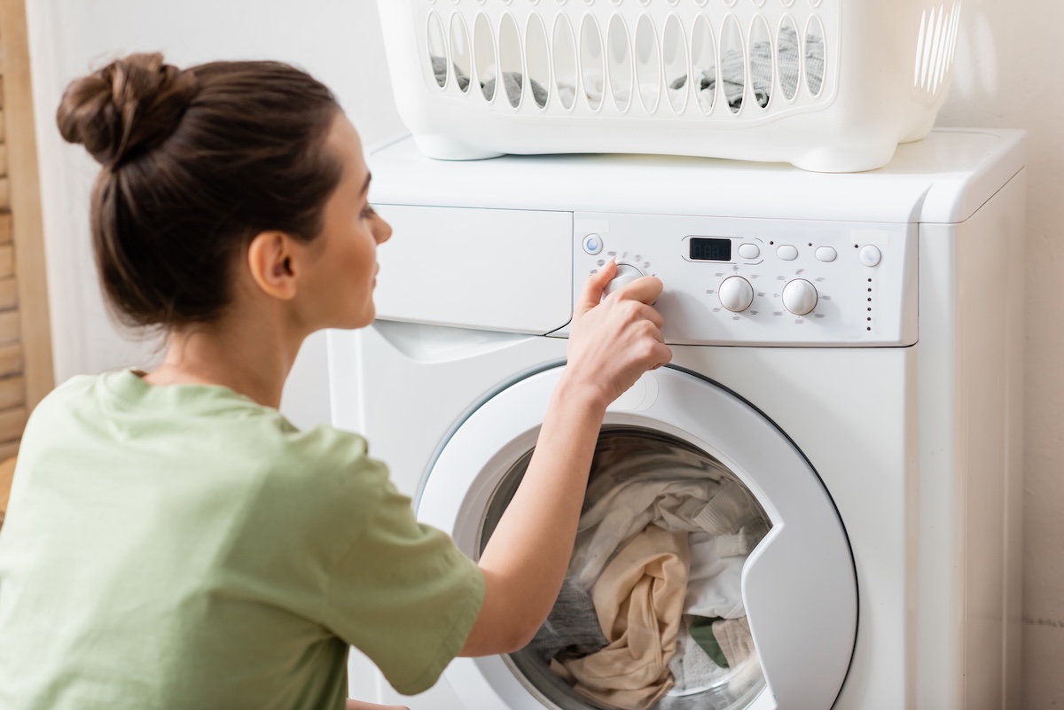 Smart trick: Why you should put coffee in your washing machine