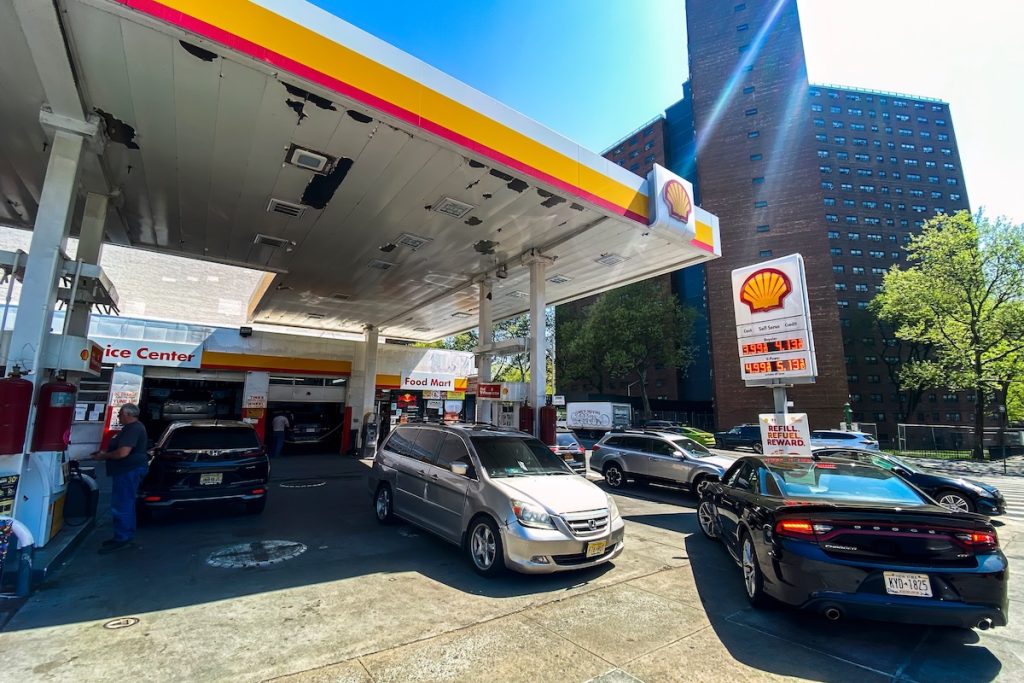 Rekordlave benzinpriser rammer USA: Koster 5 kroner pr. liter