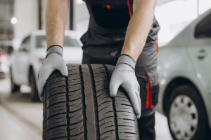 Politiet dropper at dele bøder ud for ulovlige dæk